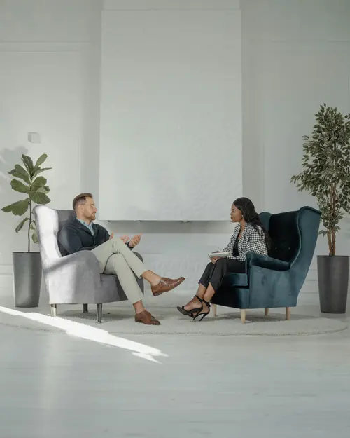 Profesionales médicos en una sesión de consulta integral