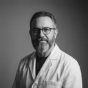 Dr. Demian Czerwonko, Médico Clínico Intensivista